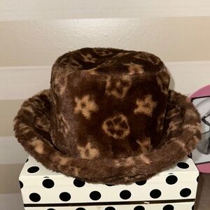NWOT Bucket faux fur hat in brown. Very Lux.